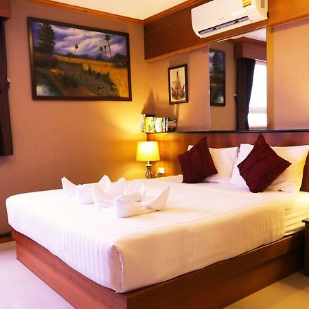 Alexander Hotel Patong Extérieur photo