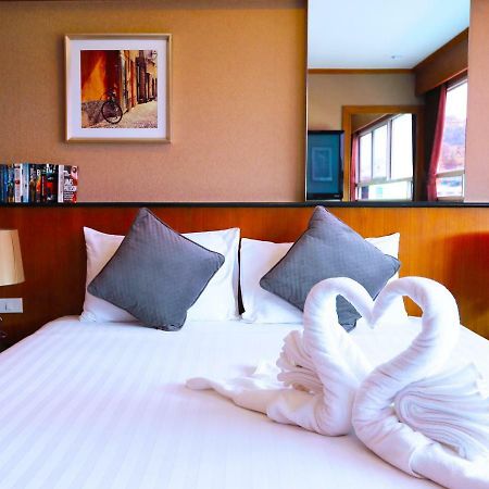 Alexander Hotel Patong Extérieur photo