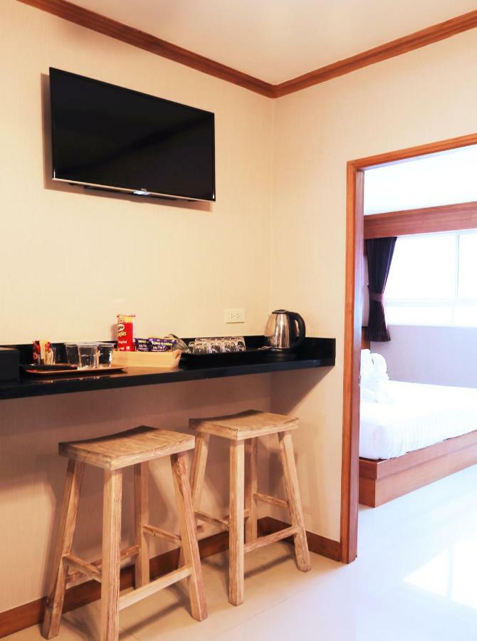 Alexander Hotel Patong Extérieur photo