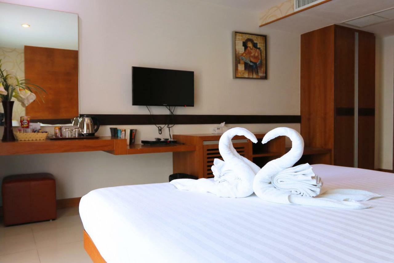 Alexander Hotel Patong Extérieur photo