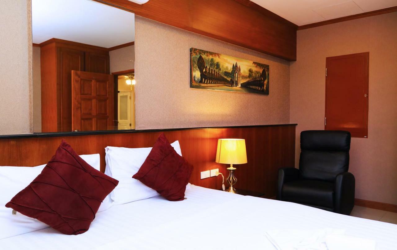 Alexander Hotel Patong Extérieur photo