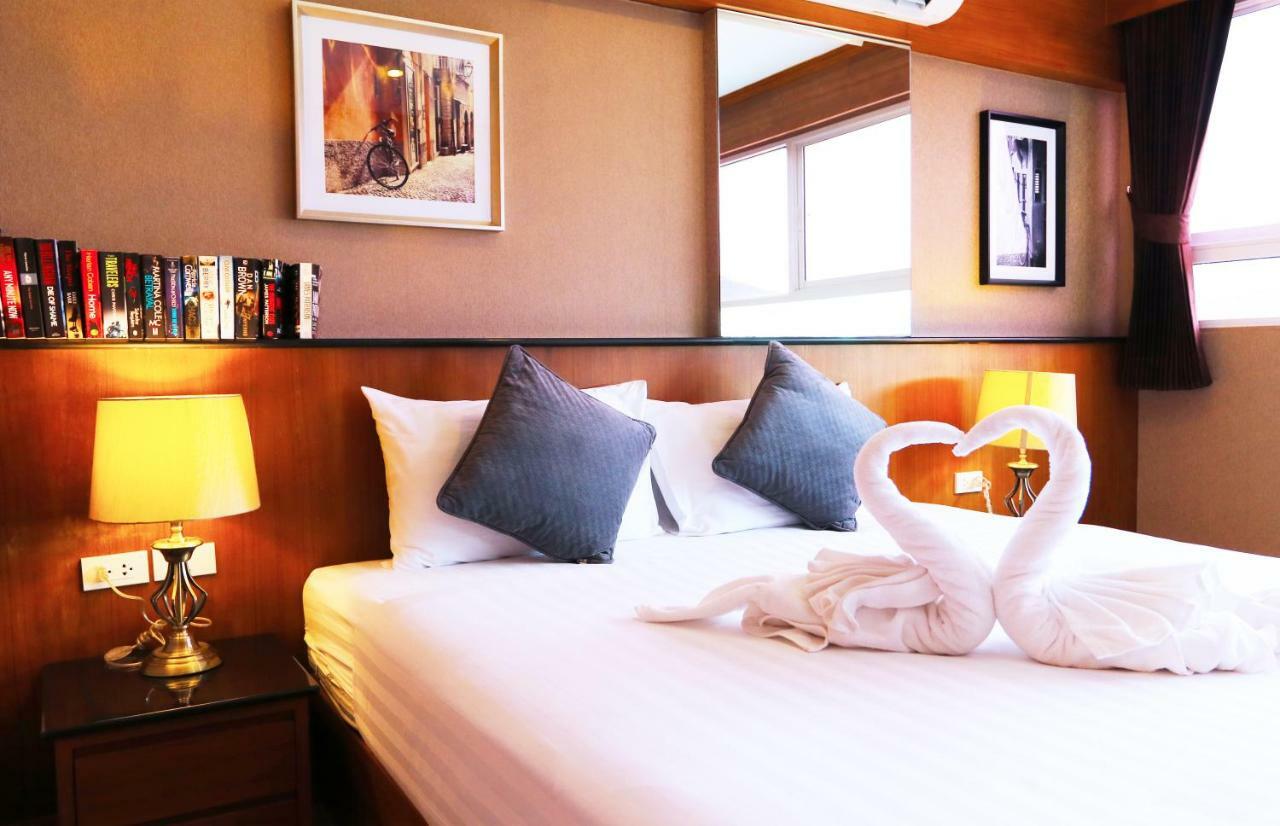 Alexander Hotel Patong Extérieur photo