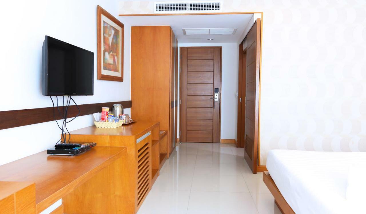 Alexander Hotel Patong Extérieur photo
