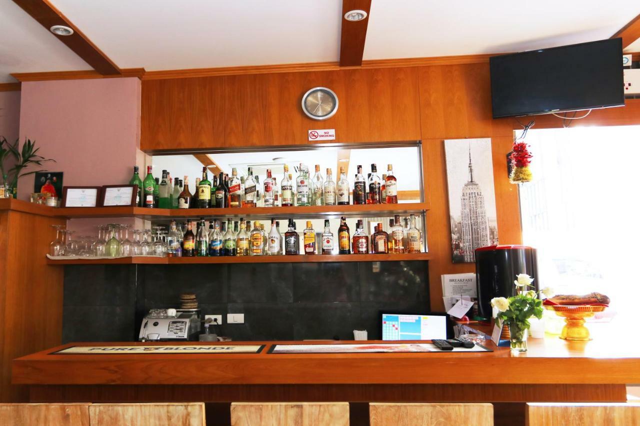 Alexander Hotel Patong Extérieur photo