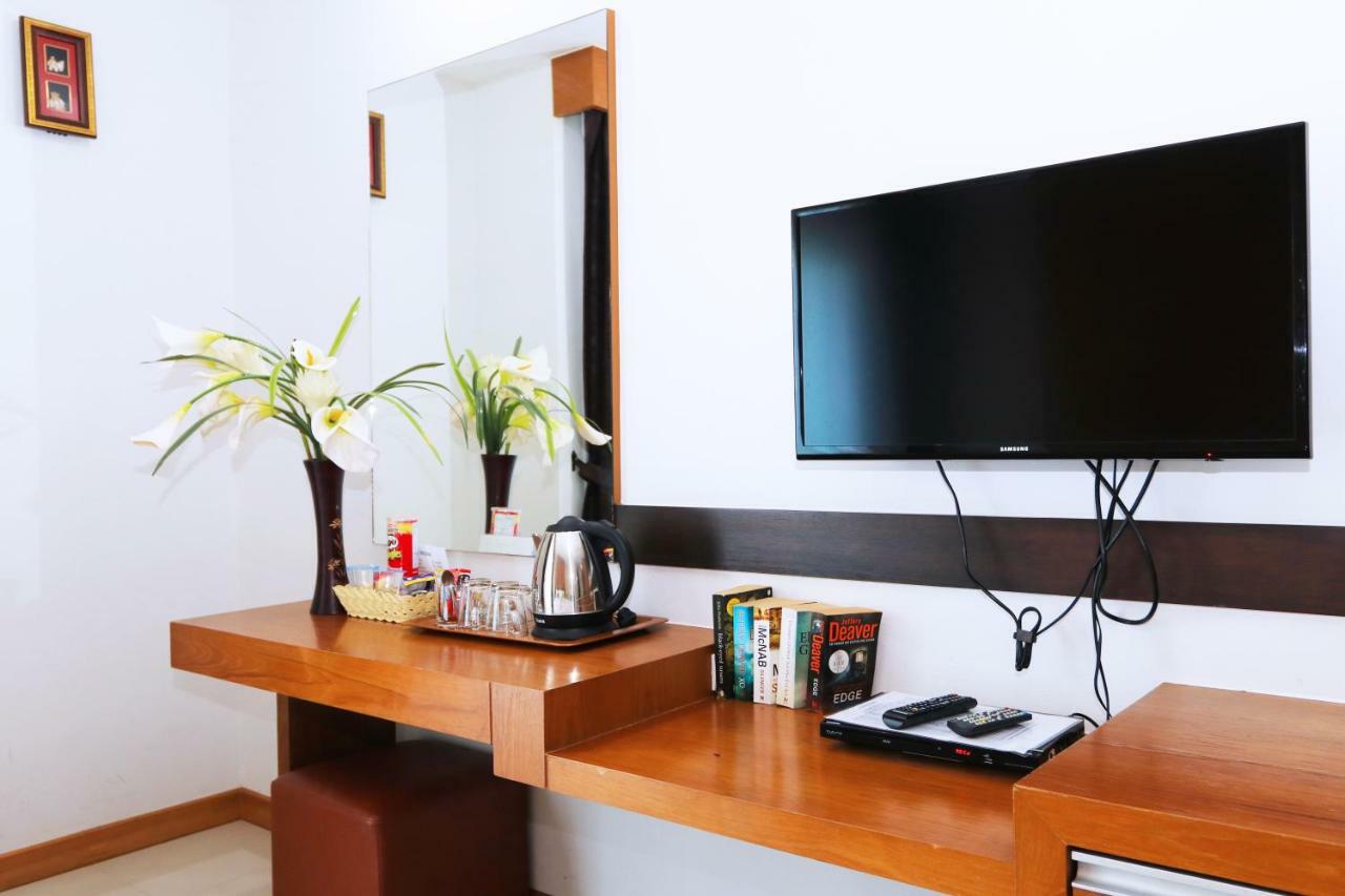 Alexander Hotel Patong Extérieur photo