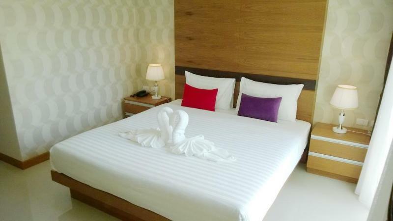 Alexander Hotel Patong Extérieur photo