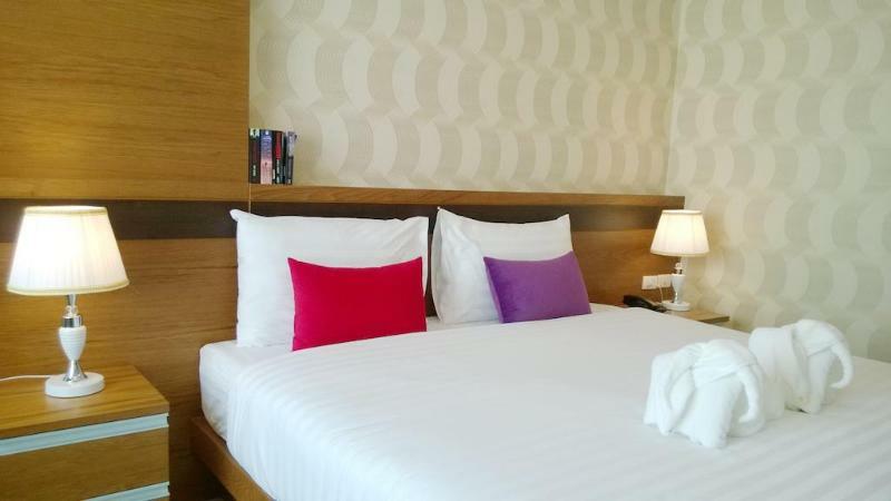 Alexander Hotel Patong Extérieur photo