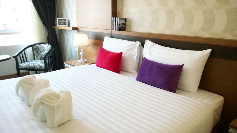 Alexander Hotel Patong Extérieur photo